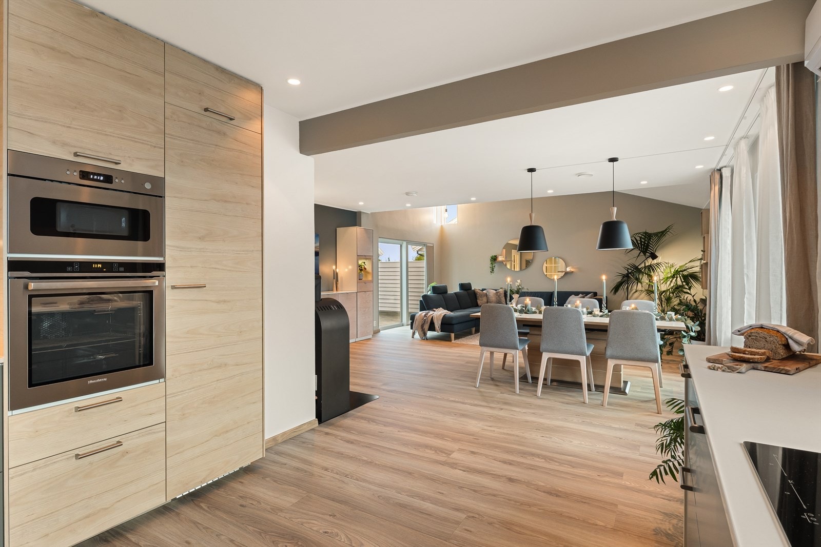 Her kan man snakke med gjestene mens man lager mat. Galleribilde