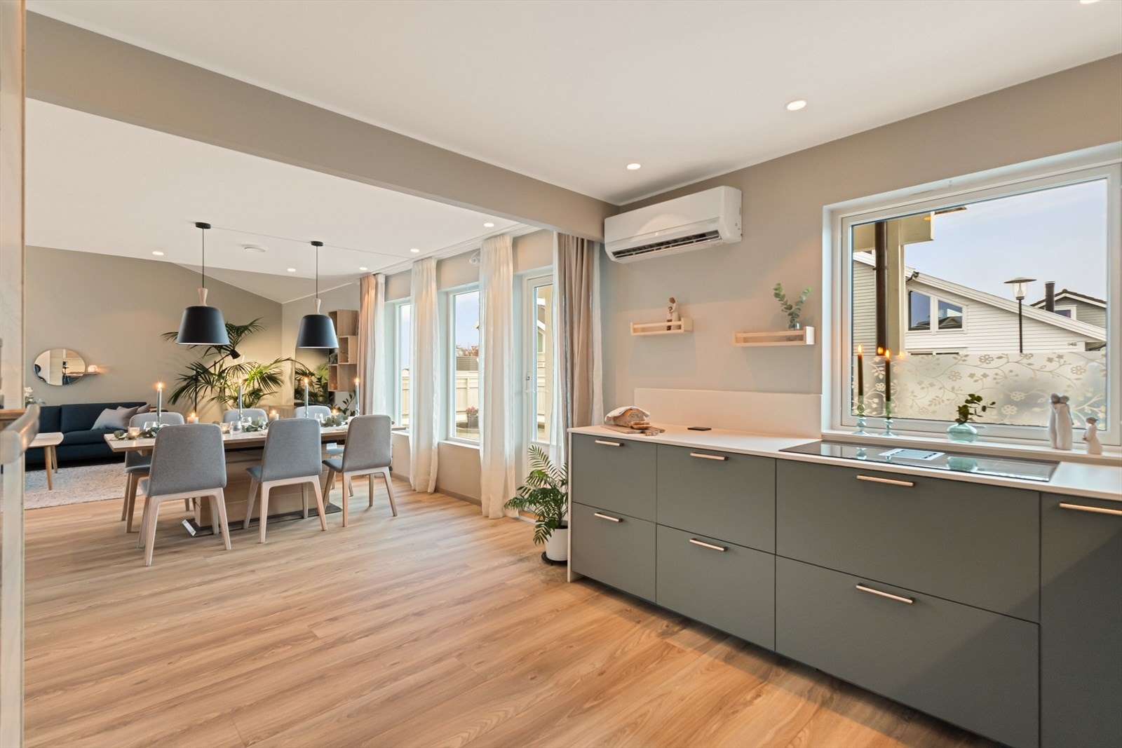 På kjøkkenet er det også montert varmepumpe som sørger for behagelig innetemperatur året rundt. Galleribilde