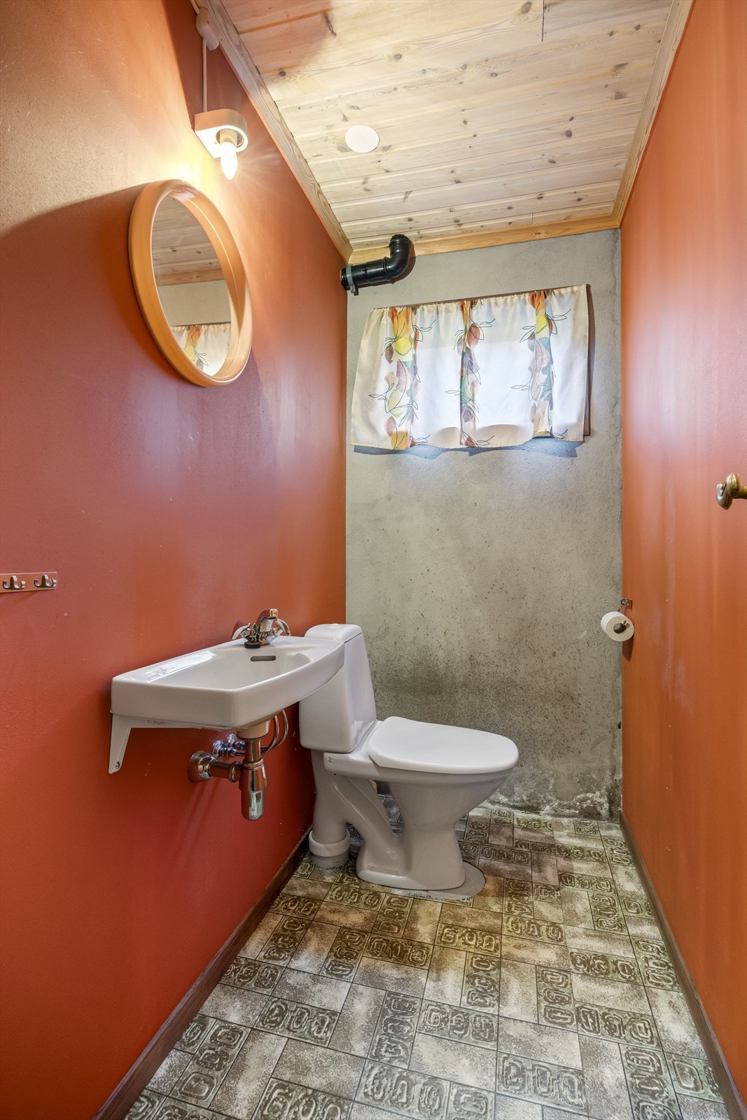 Toalett i underetasjen. Galleribilde