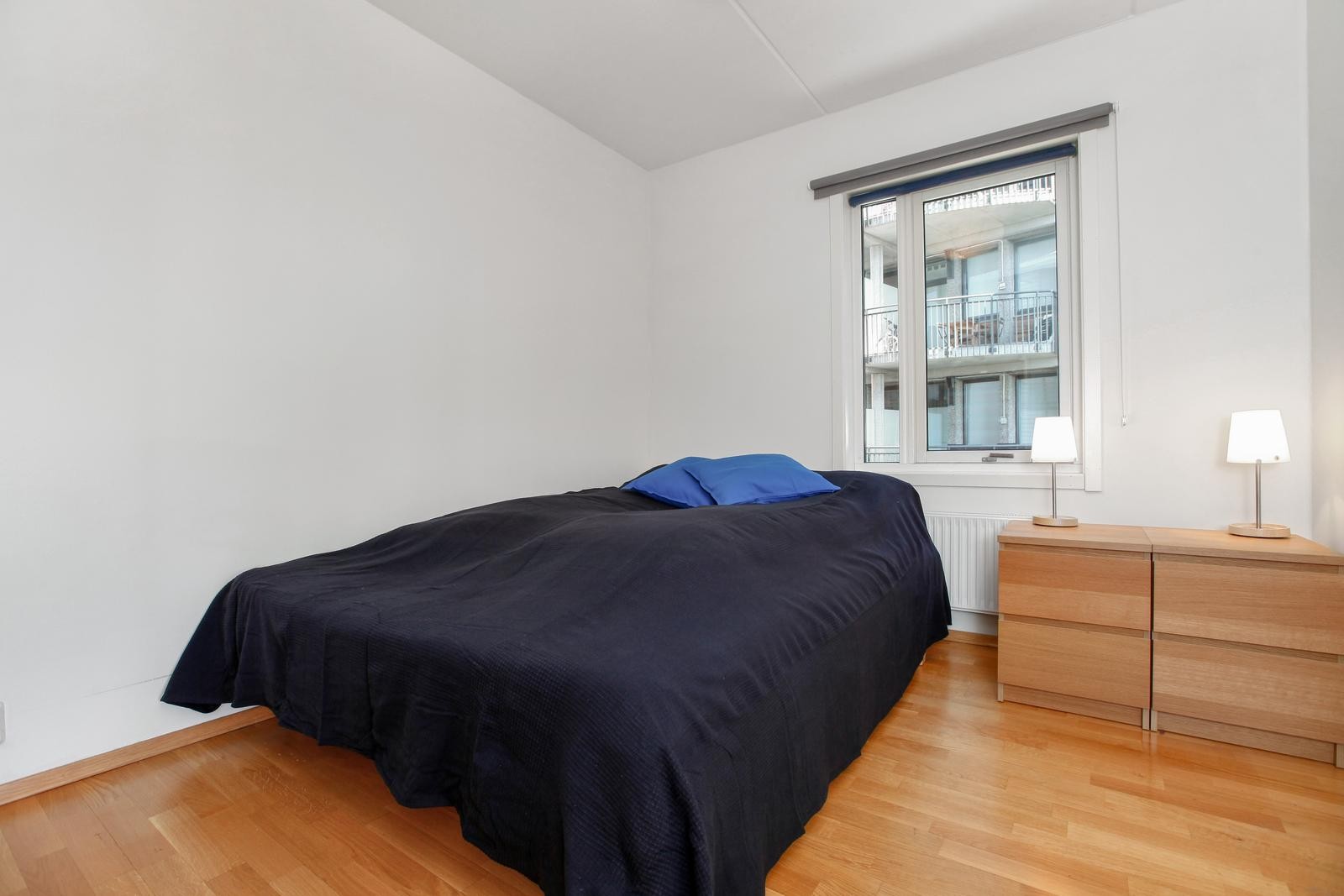 Soverom med dobbelgarderobe Galleribilde