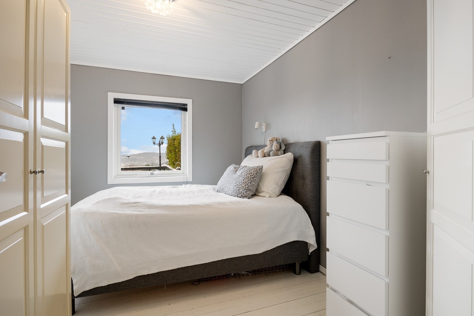 Innredet rom med tilkomst fra kontor som måler 10,3 kvm. Galleribilde