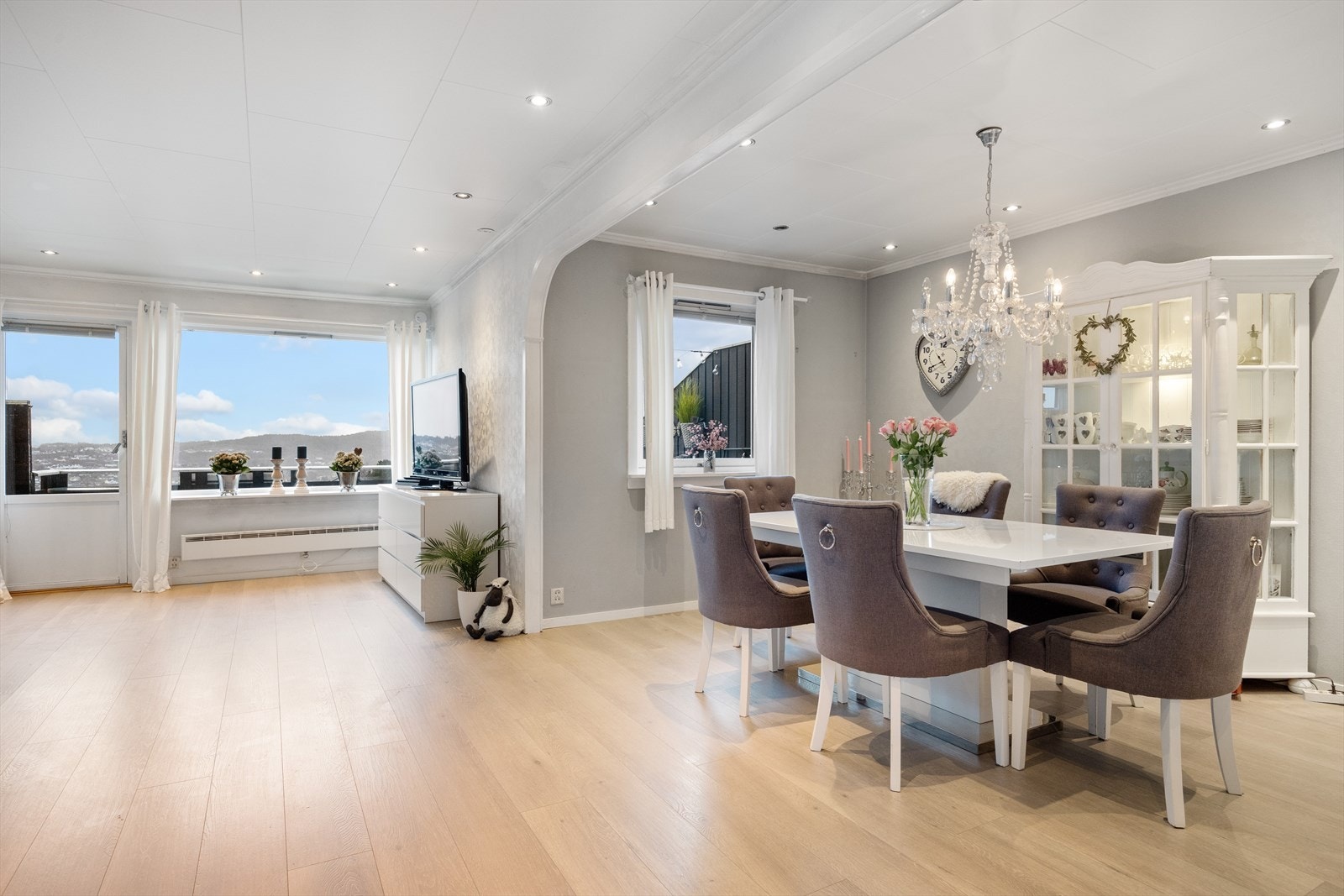 Spisestuen er i godkjente tegninger tegnet inn som soverom og kan enkelt tilbakeføres. Galleribilde