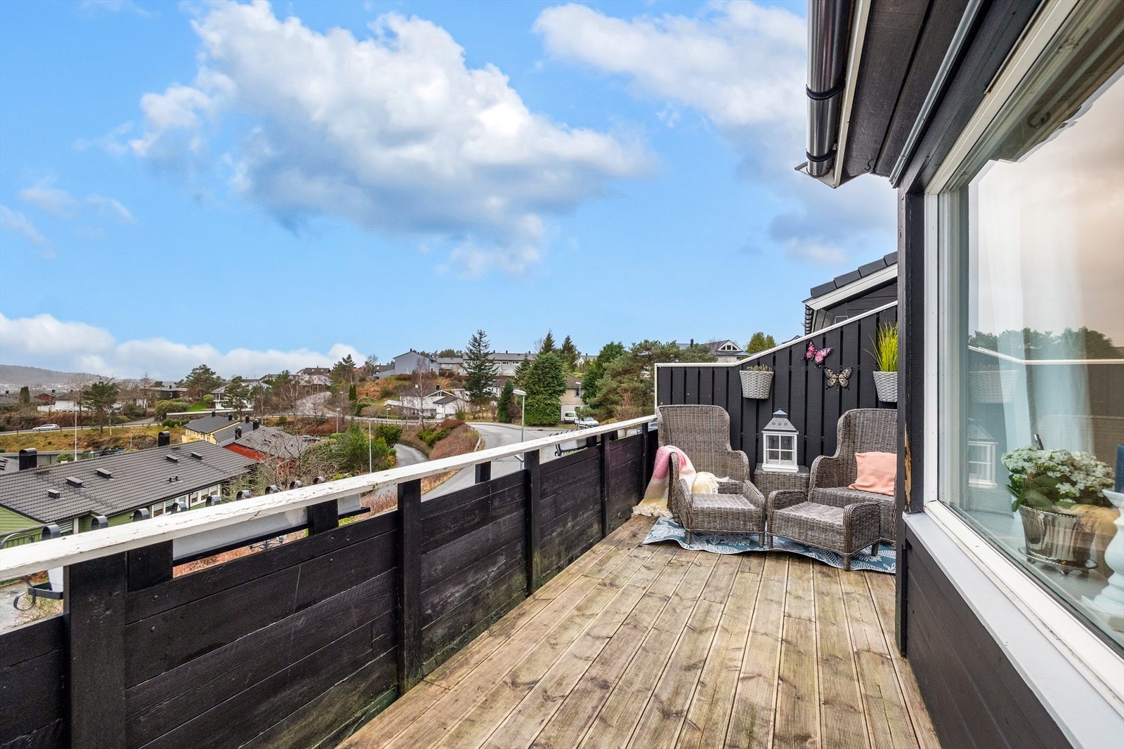 Fra stuen har du tilkomst til både balkong og terrasse. Galleribilde