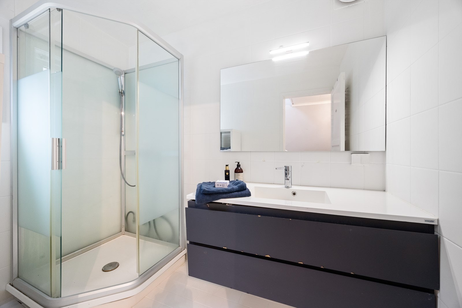 Badet er på 4 kvm. Galleribilde