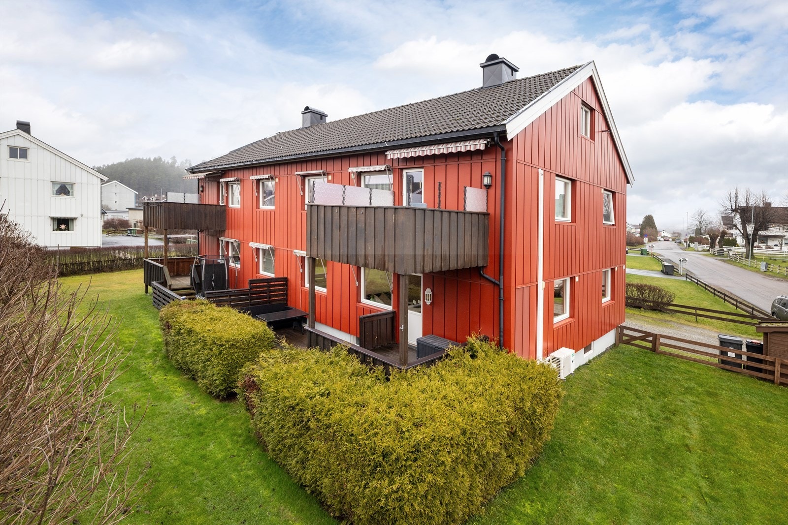 På nordsiden av sentrum i Ullerål skolekrets ligger denne 3-romsen i 1. etg. Galleribilde