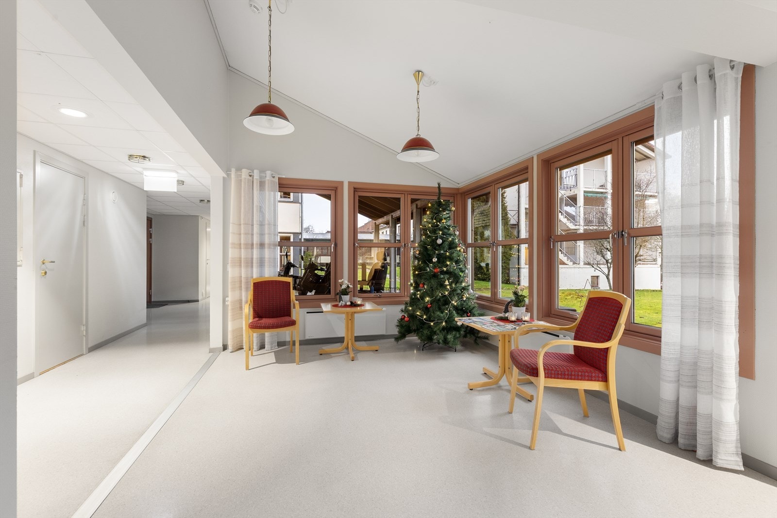 I fellesarealene er det etablert fine samlingssoner med sittegrupper. Galleribilde