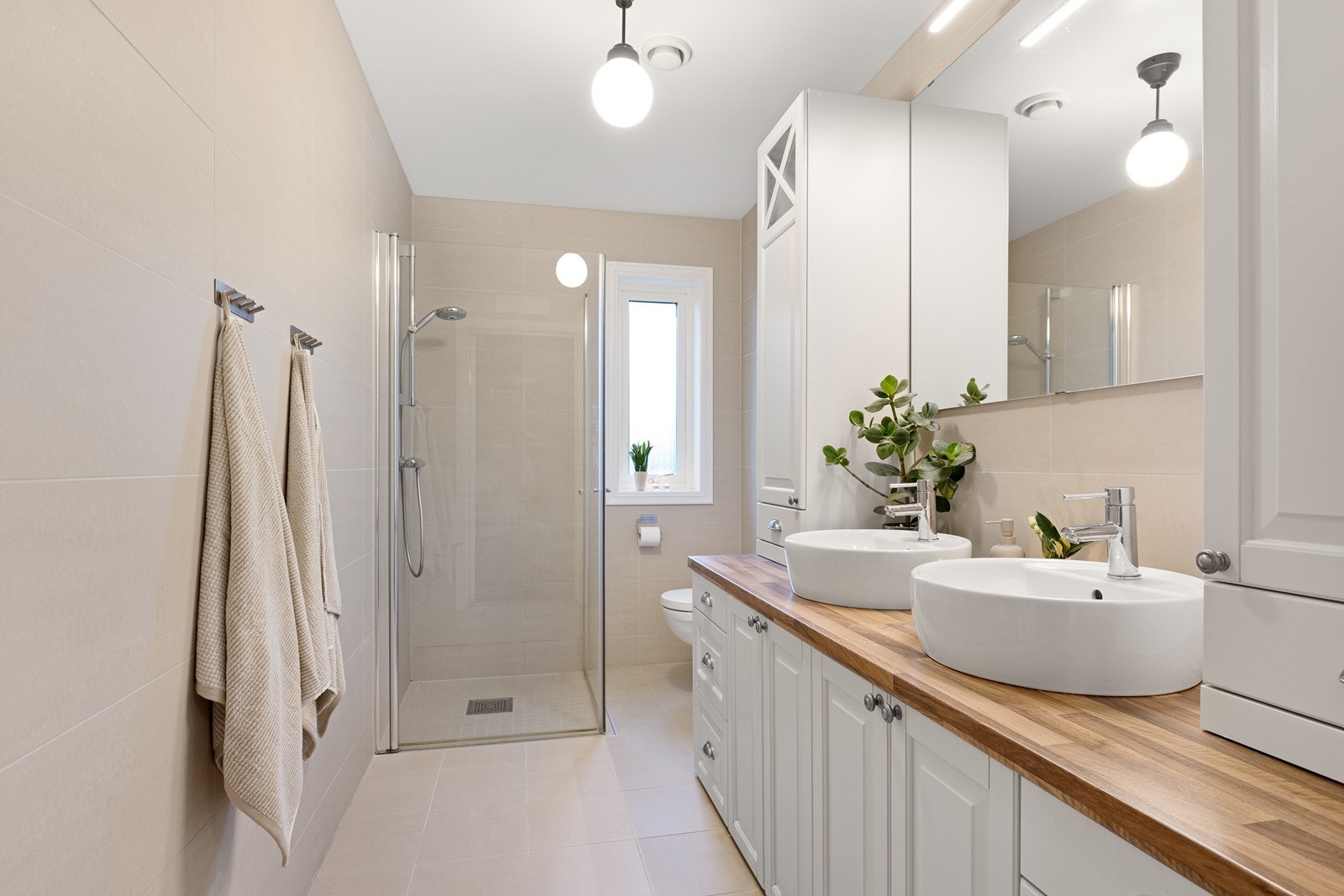 Delikat bad i behagelig farge Galleribilde