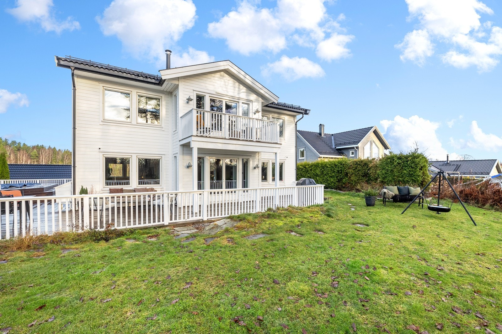 Hagen gir gode muligheter for hagearbeid, lek og rekreasjon Galleribilde