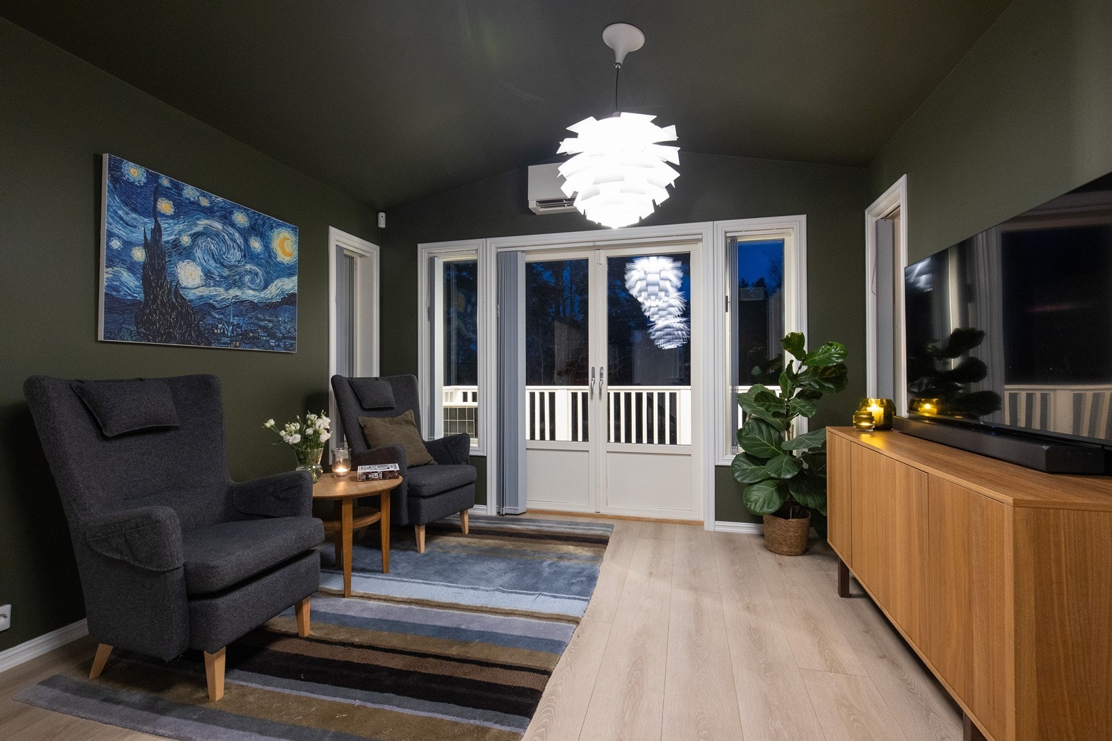 Loftstuen gir ekstra rom for familien, enten som TV-stue eller lekeareal Galleribilde