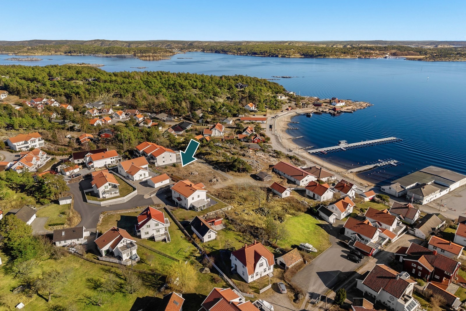 Solrik boligtomt med rammetillatelse og sjøutsikt, beliggende sentralt på Skjærhalden! Galleribilde