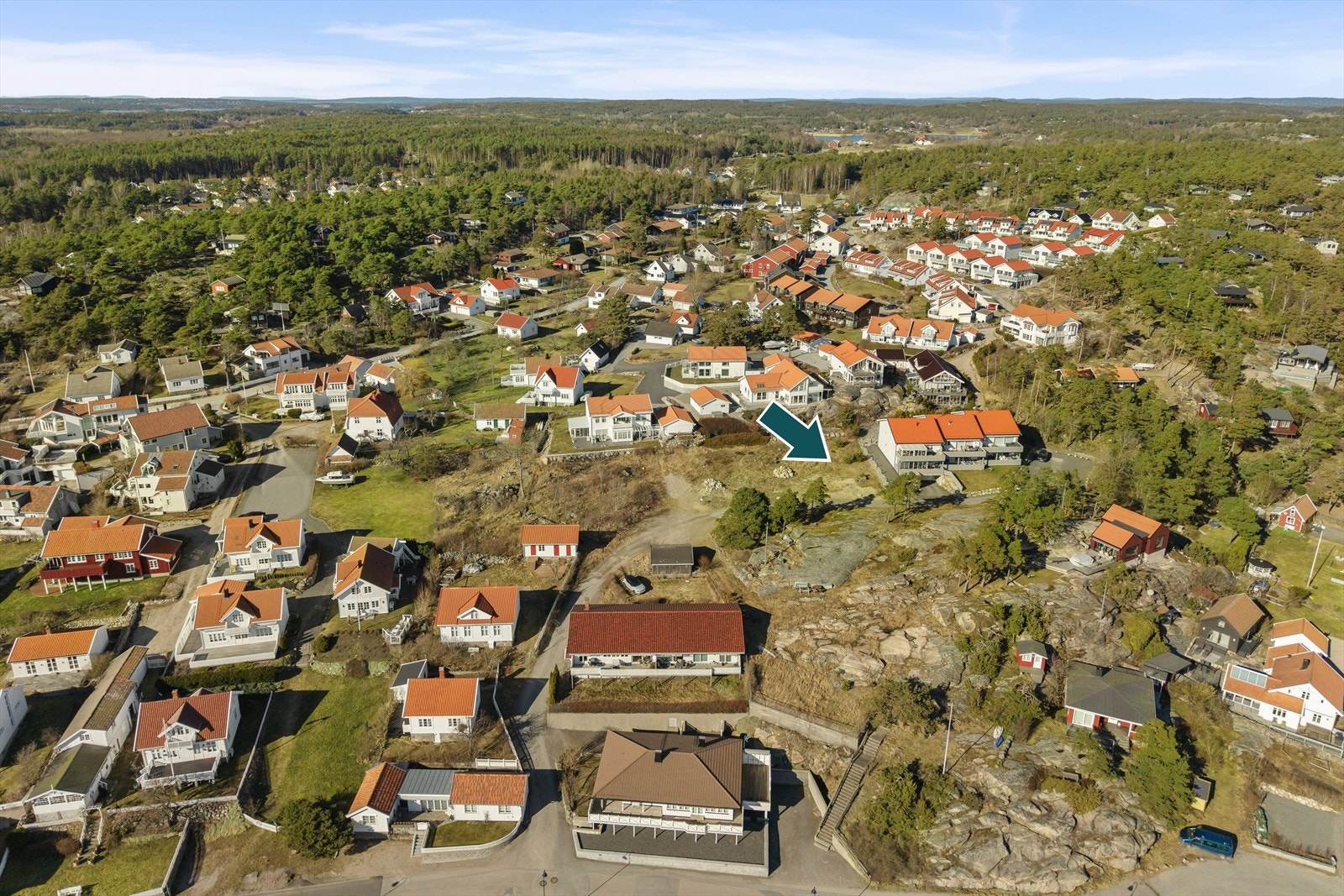 Beliggenheten er utmerket for deg som er glad i naturen, både til sjøs og på land. Galleribilde