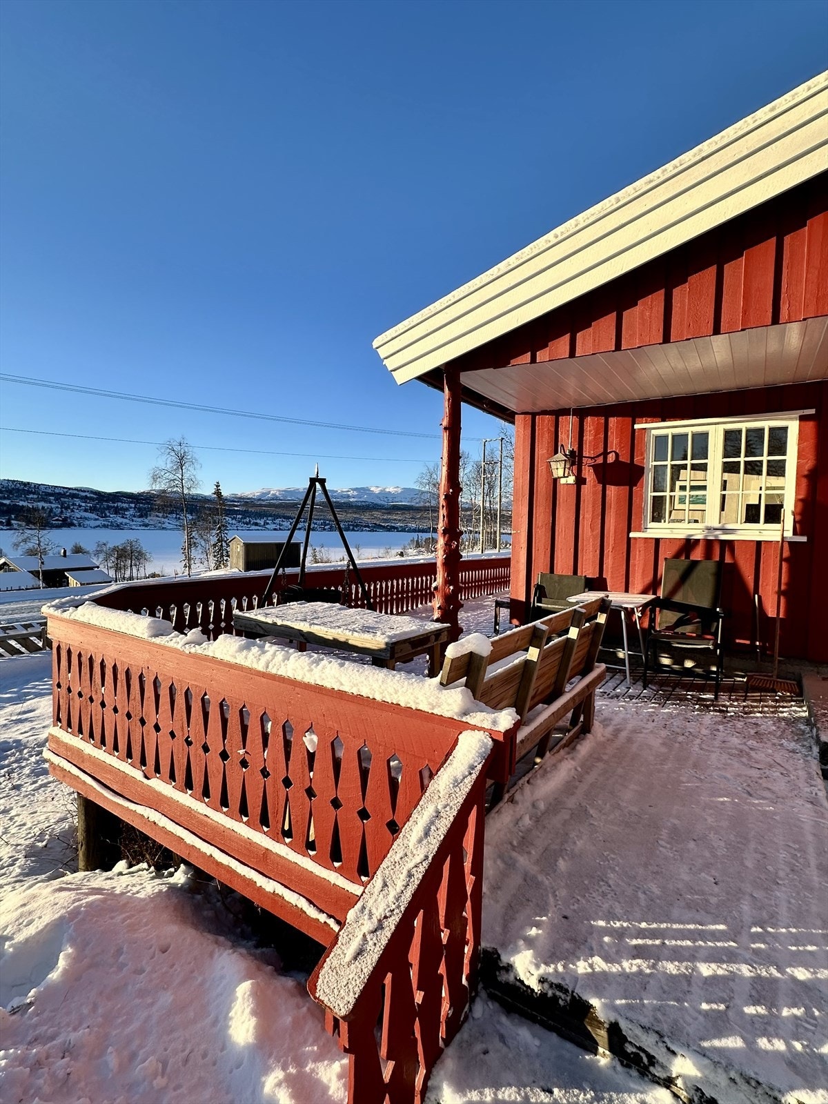 Selgers eget foto fra terrasse med inngangsparti Galleribilde