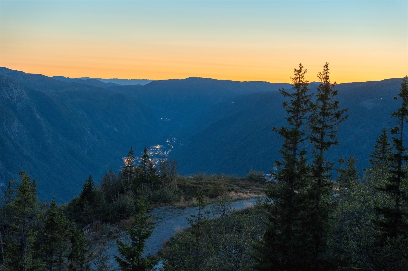 På gode dager kan du stå på ski helt ned til Rjukan Galleribilde