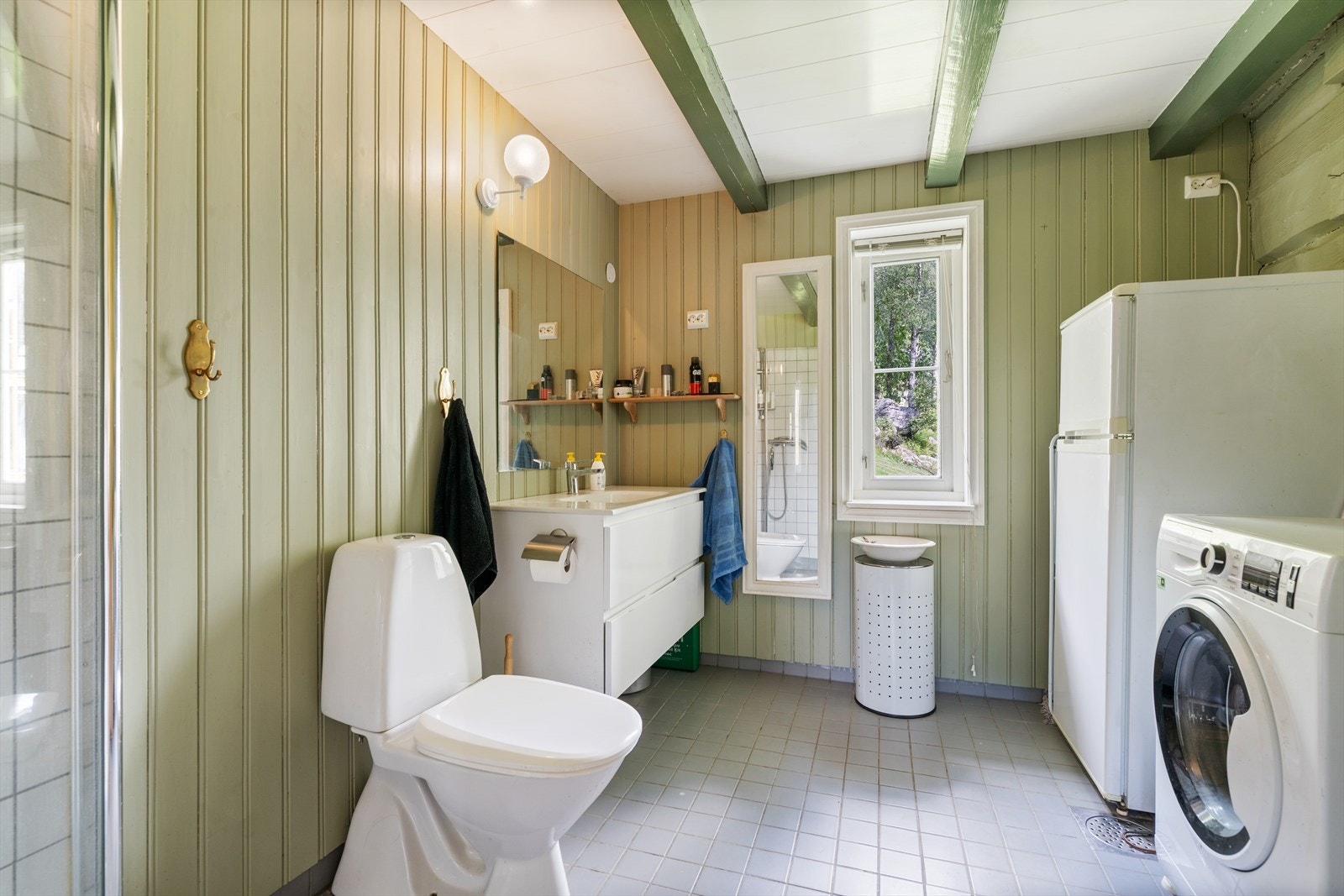 Bad og vaskerom er oppgradert med moderne løsninger. Galleribilde