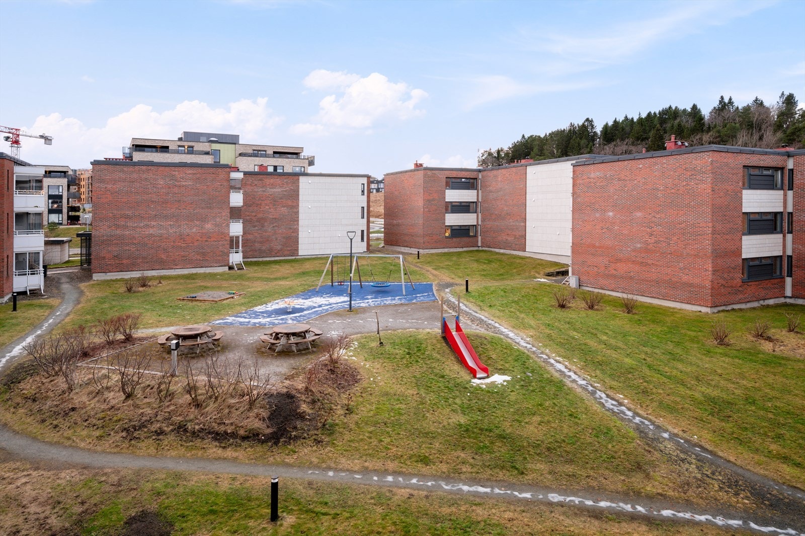 Til leiligheten følger det med to eksterne boder i kjeller med størrelse på tilsammen 11 m². Galleribilde