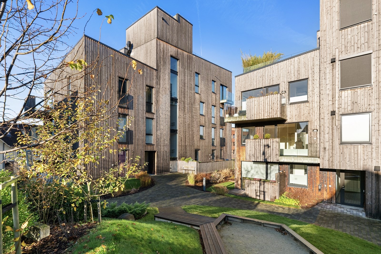 - Flott opparbeidet uteområde for sameiet - Galleribilde