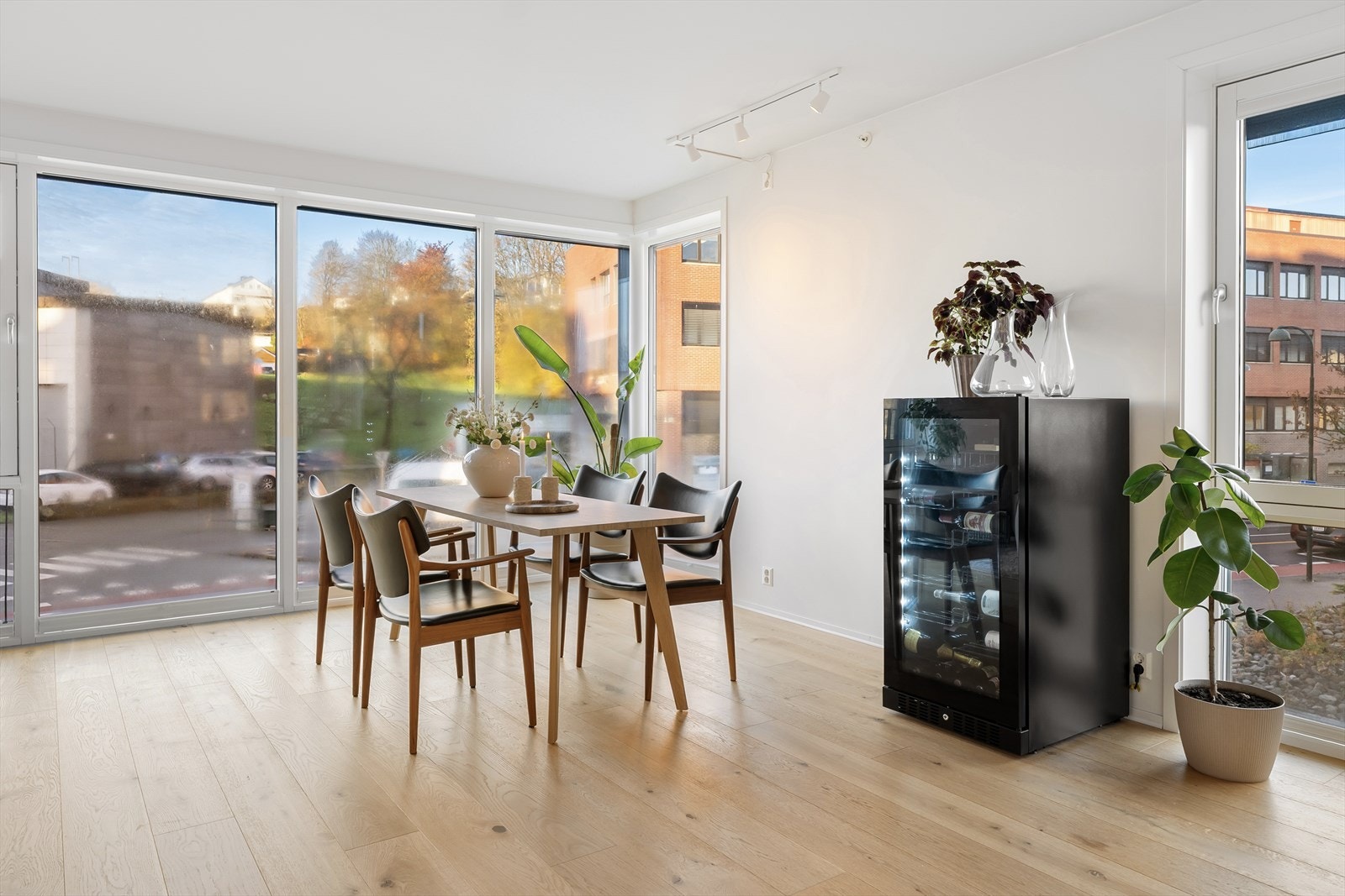 - Romslig og lys spisestue - Galleribilde