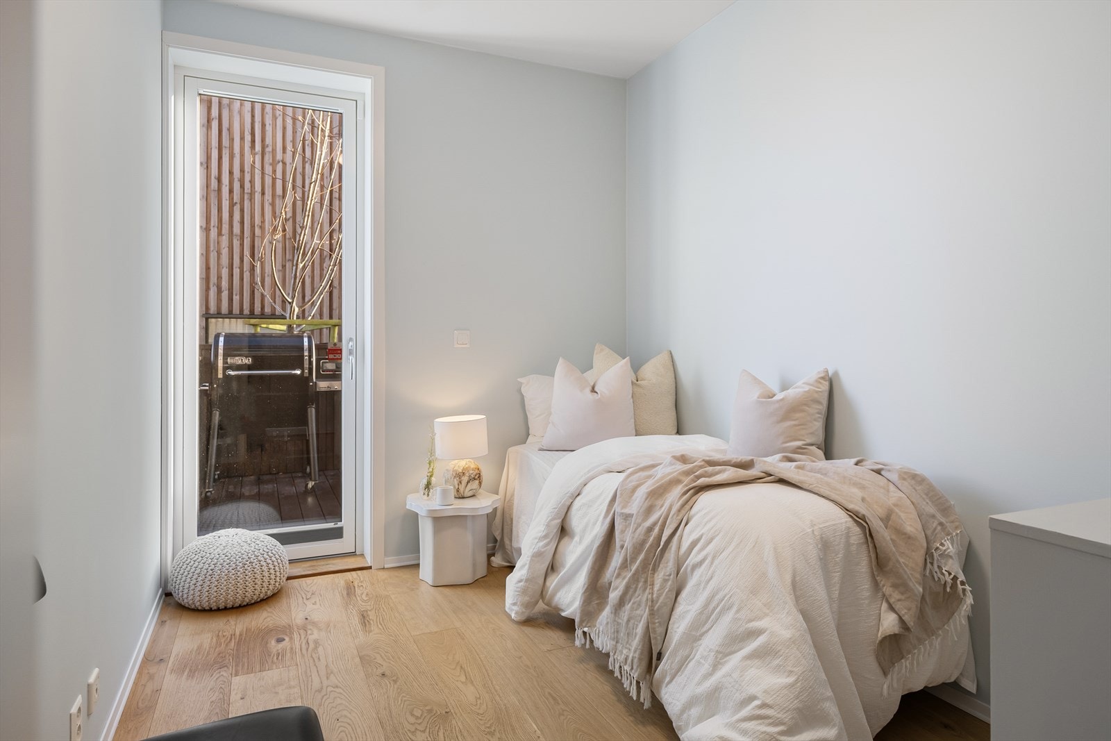 - Soverom 2 har direkte utgang til terrassen - Galleribilde