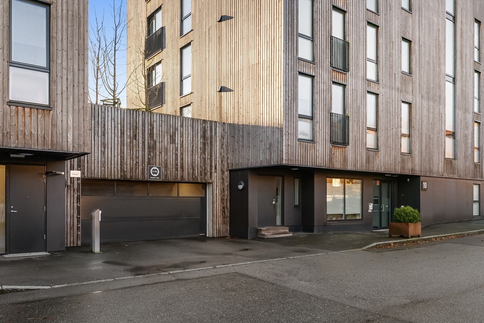 - Privat parkeringsanlegg med elbil lader - Galleribilde