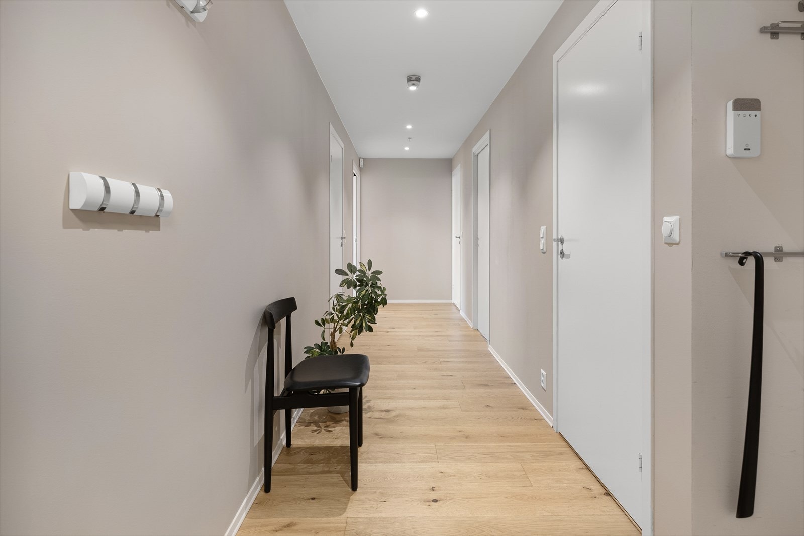 - Lys gang med nydelig parkett - Galleribilde