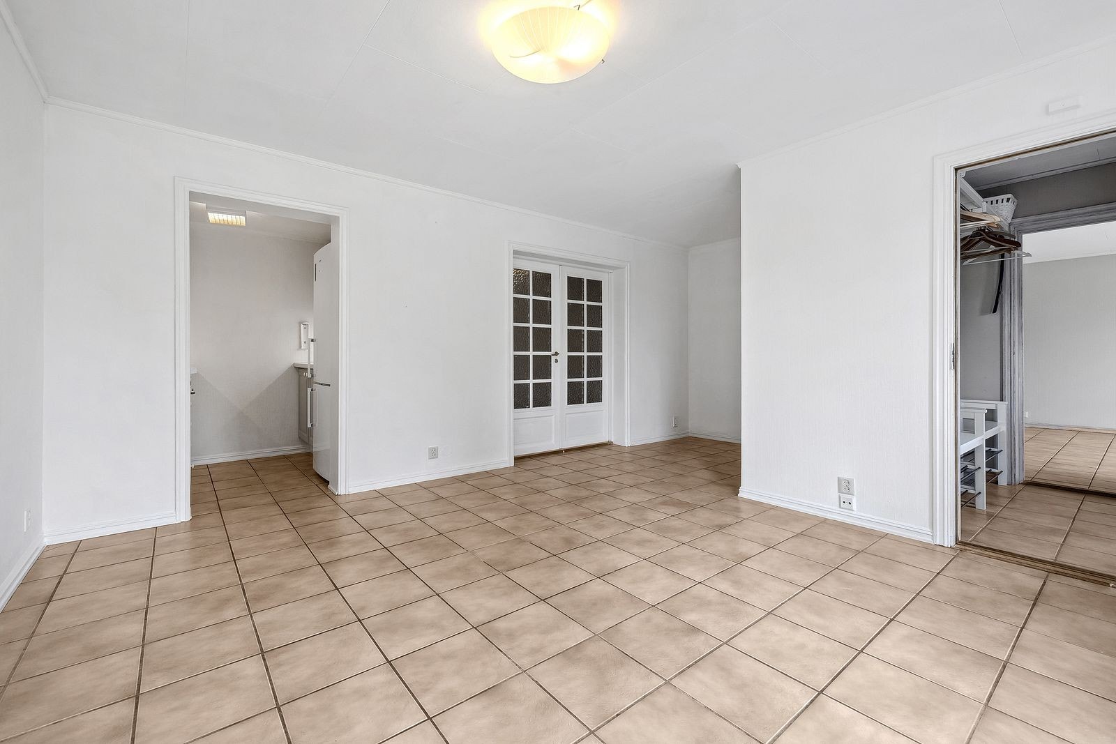 Sokkel 2: Stue i tilknytning til kjøkken og felles entré Galleribilde