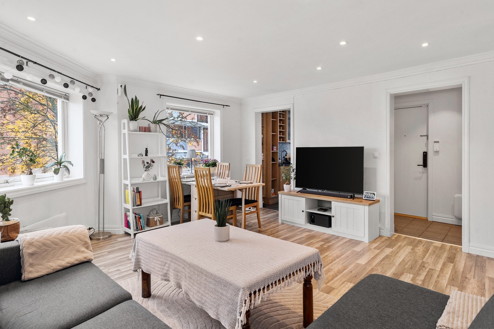 Stuen har en god arealutnyttelse, og en spennende planløsning Galleribilde