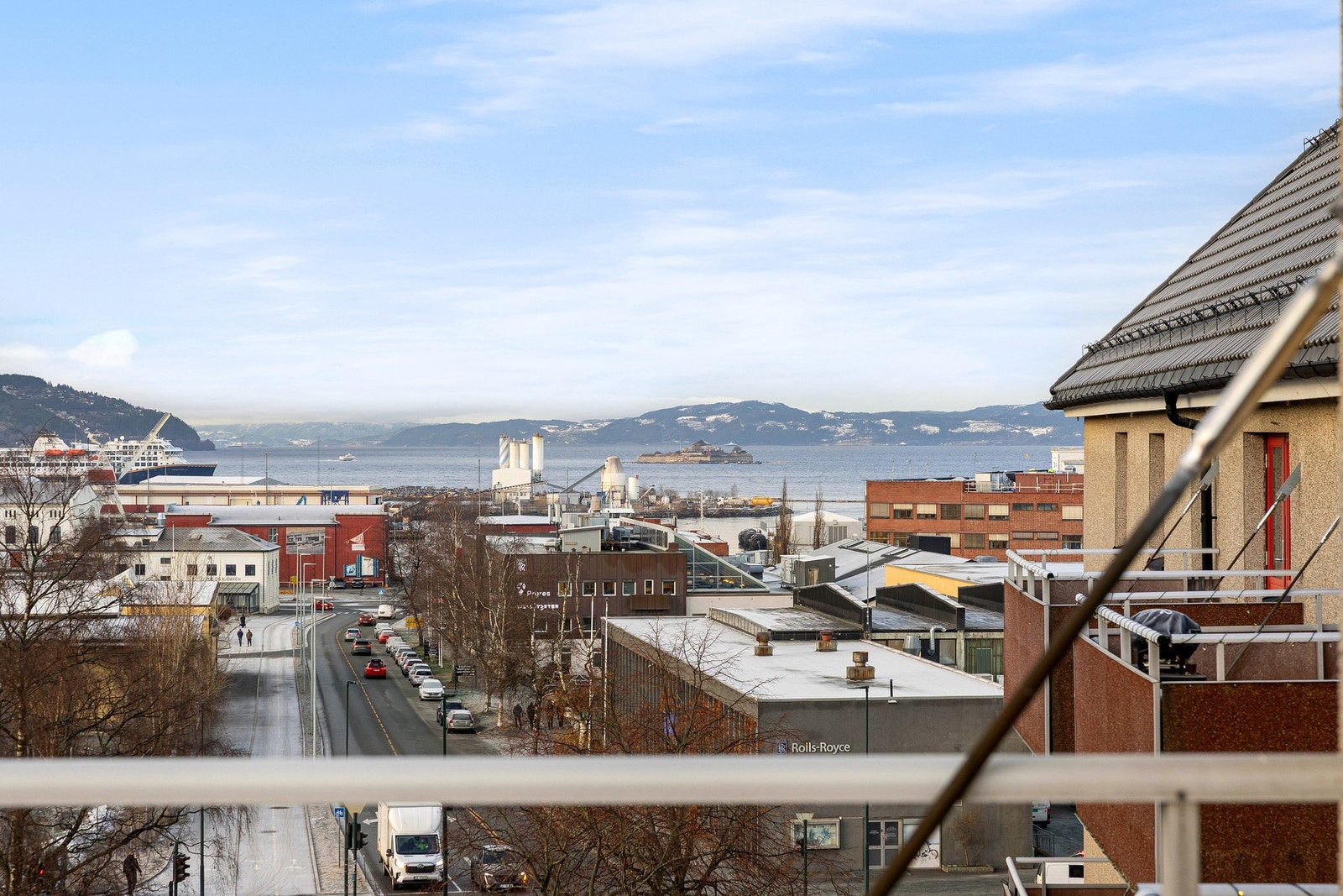 Utsikt fra balkongen mot Fosenalpene Galleribilde