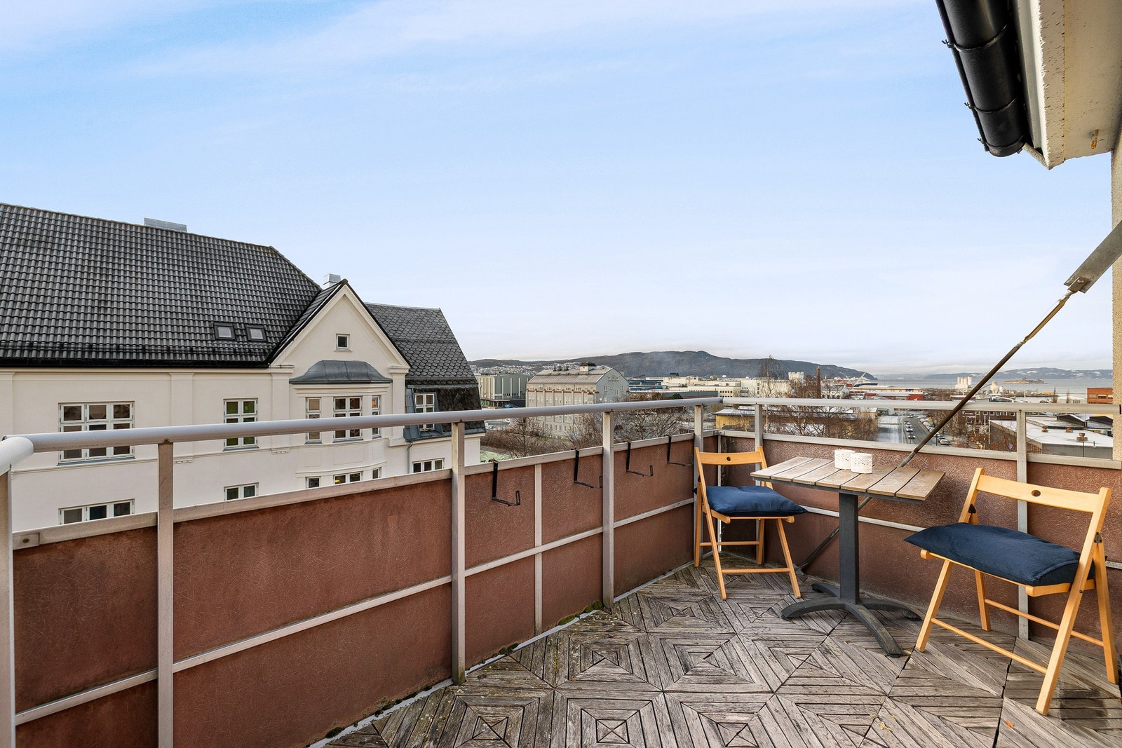 Vestvendt balkong på 6 m² Galleribilde