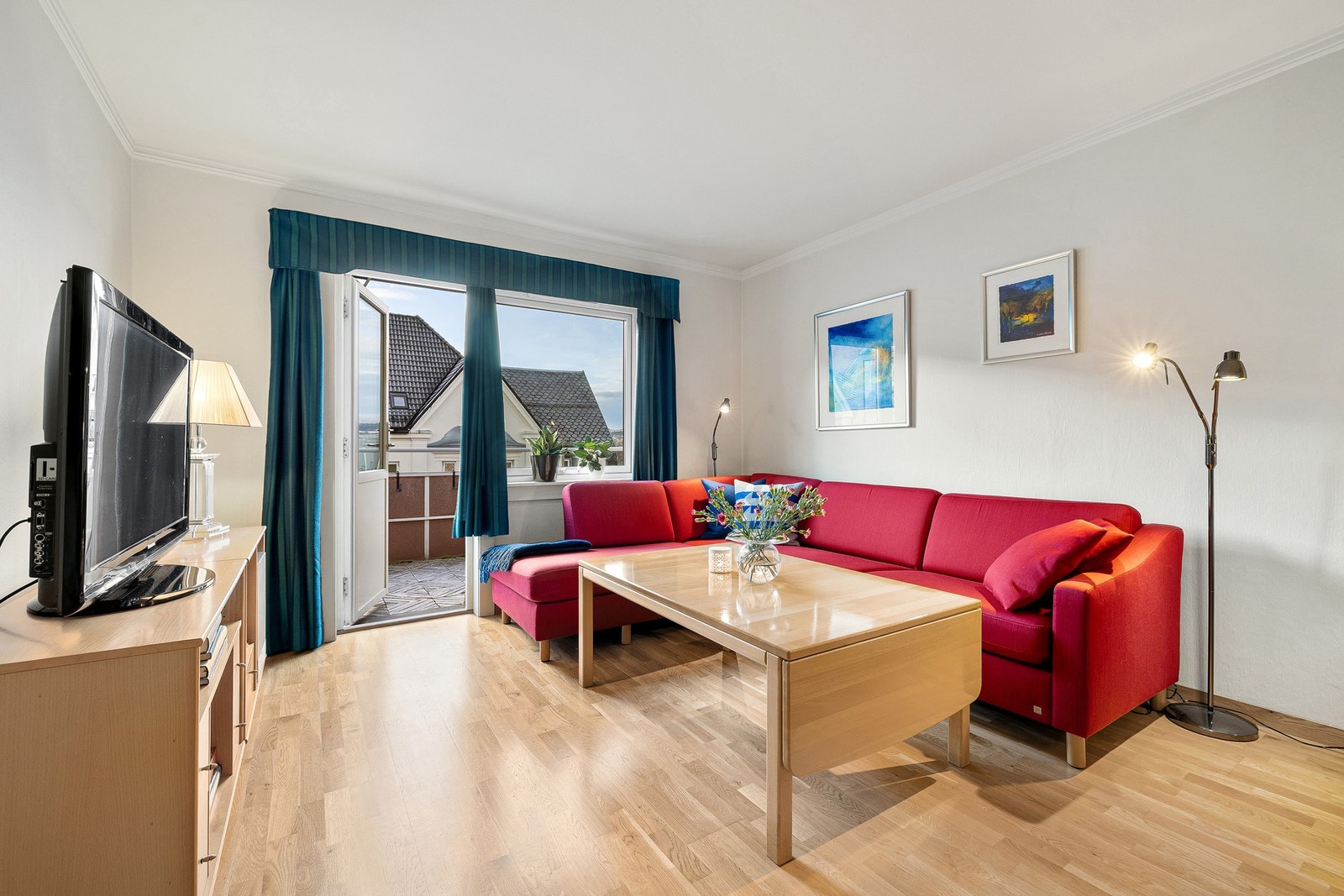 Leiligheten har gjennomgående parkettgulv Galleribilde