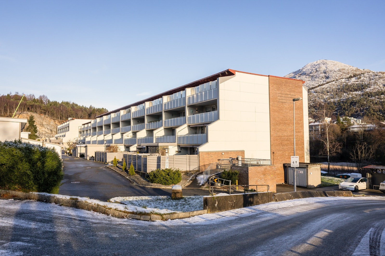 Leiligheten har en meget attraktiv beliggenhet i populært borettslag Galleribilde