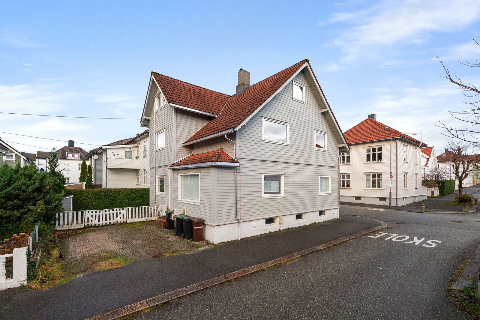 EIE eiendomsmegling v/ Inger Johanne Mauland Frivold har gleden av å presentere Hjelmelandsgata 15 | Fotograf Arve Gravdal Galleribilde