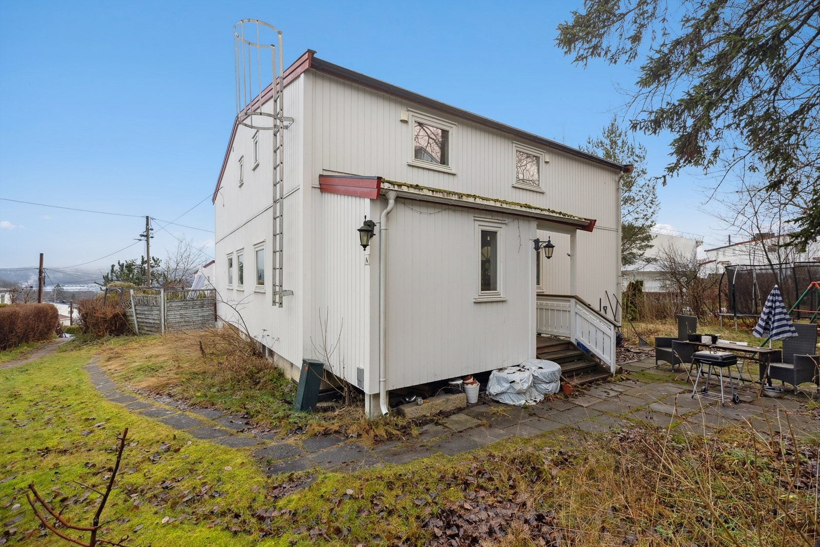 Grevlingveien 28A ligger i et rolig og trygt boområde midt på Veitvet, og passer ypperlig for barnefamilier. Galleribilde