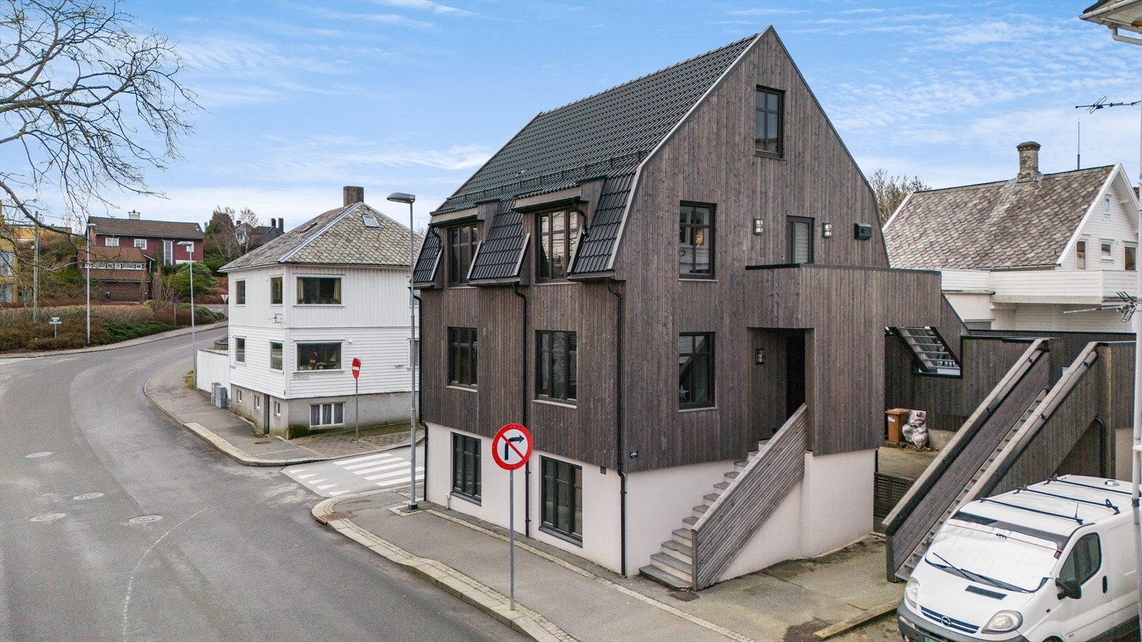 Eiendommen har i løpet av de siste årene gjennomgått en betydelig modernisering og har høy standard både innvendig og utvendig. Galleribilde