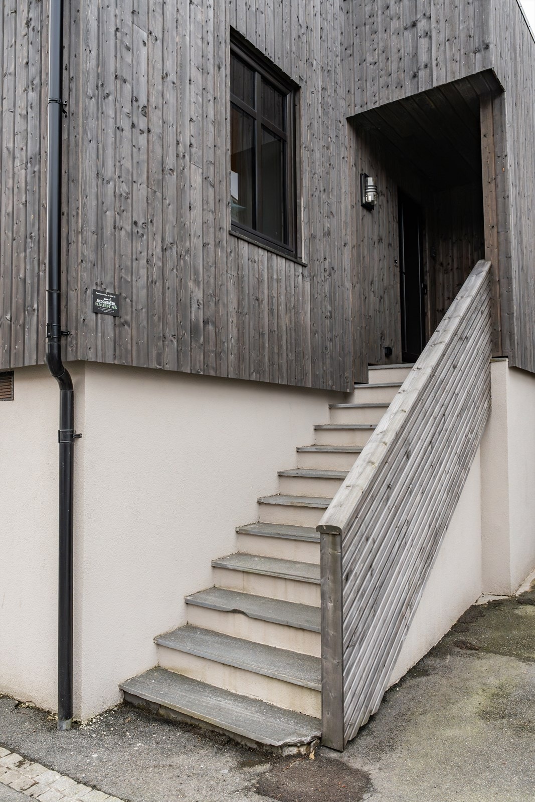 Inngangsparti til leilighet i 2.etasje. Galleribilde