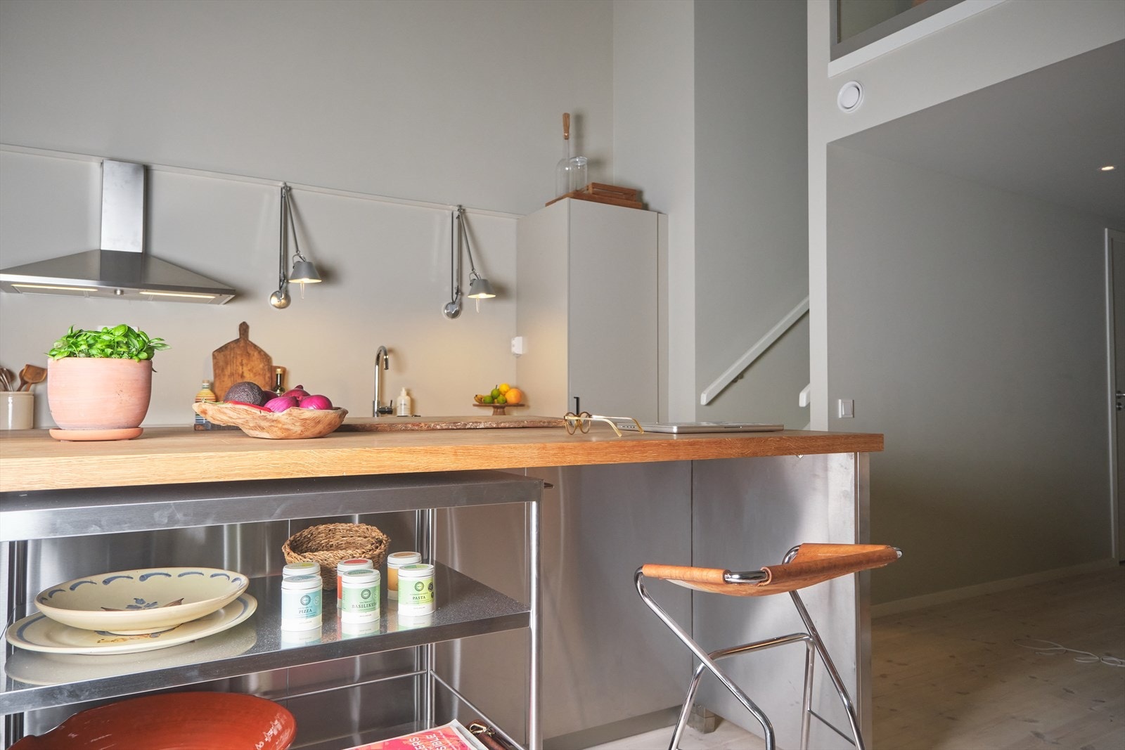 Fra kjøkkenet har du tilkomst til leiighetens. Galleribilde