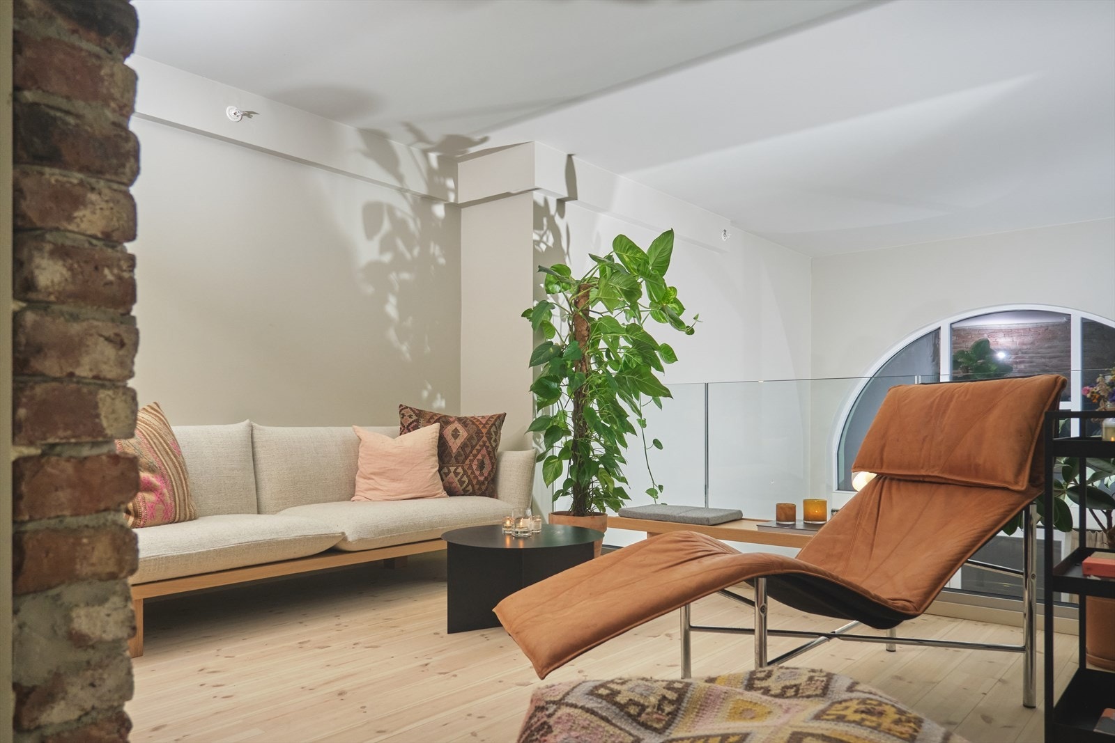 Velkommen til Kirkegata 179B - Presentert av Lars Erik Sørgård v/Aktiv eiendomsmegling! Fotograf: Haakon Nordvik og Kristoffer Vincent Galleribilde