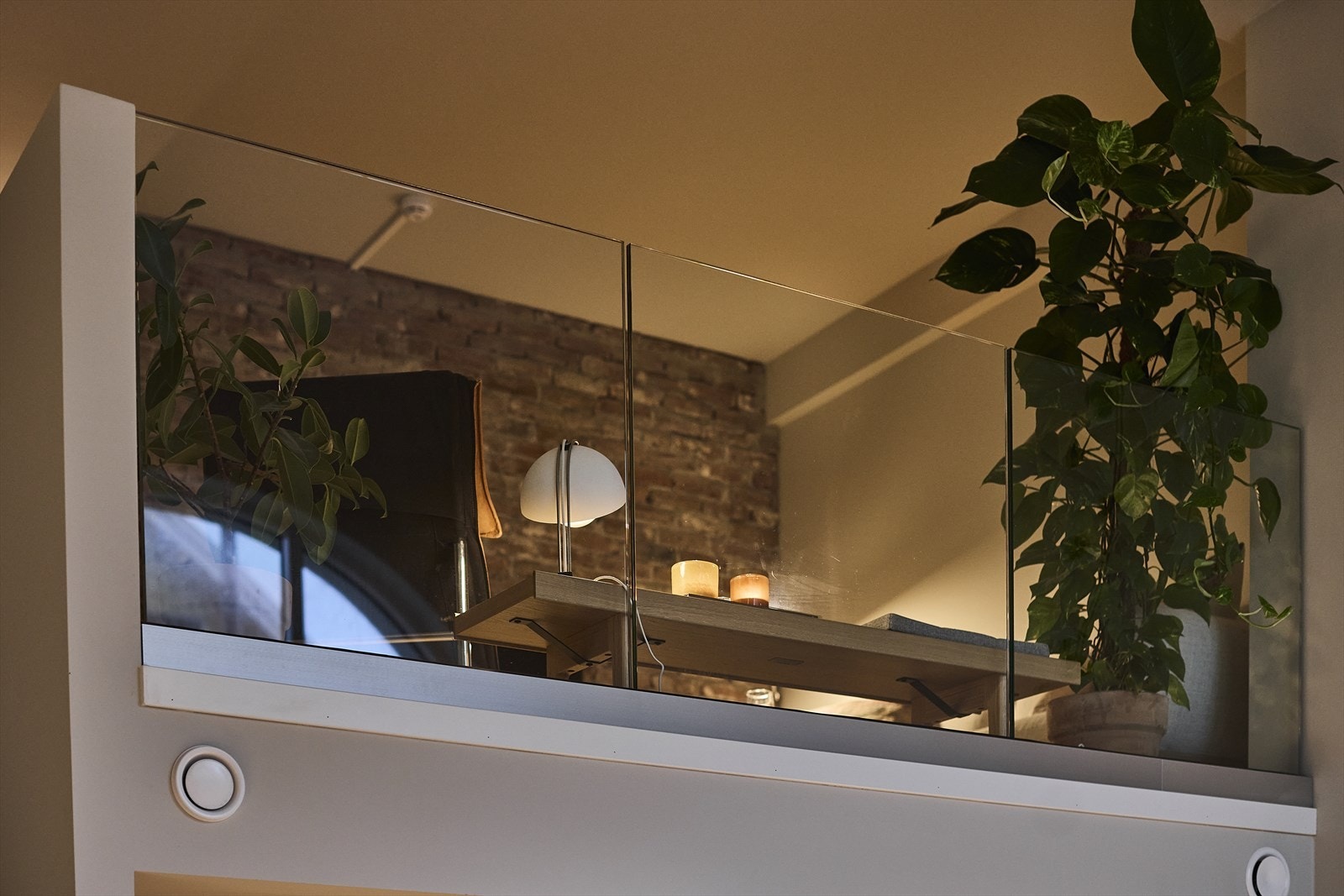 Fra dette området har du tilgang til hemsen, som tilfører ekstra dimensjon og gir boligen et unikt og delikat preg. Galleribilde