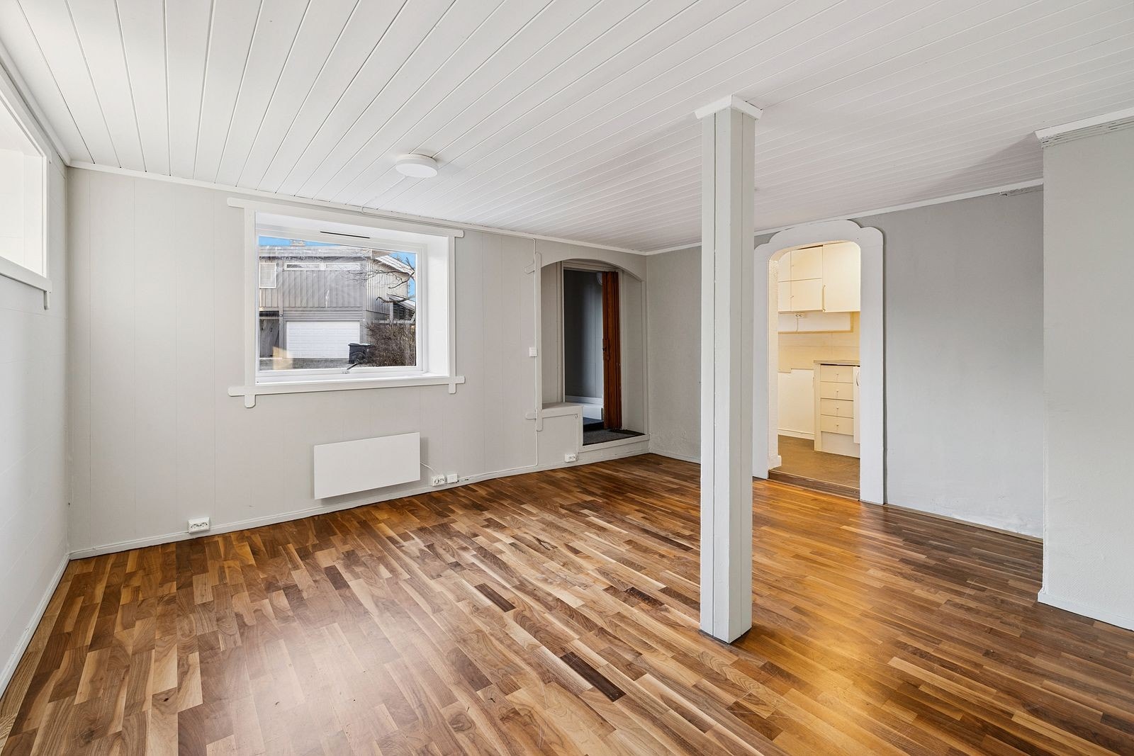 Stort oppholdsrom/stue i underetasjen. Galleribilde