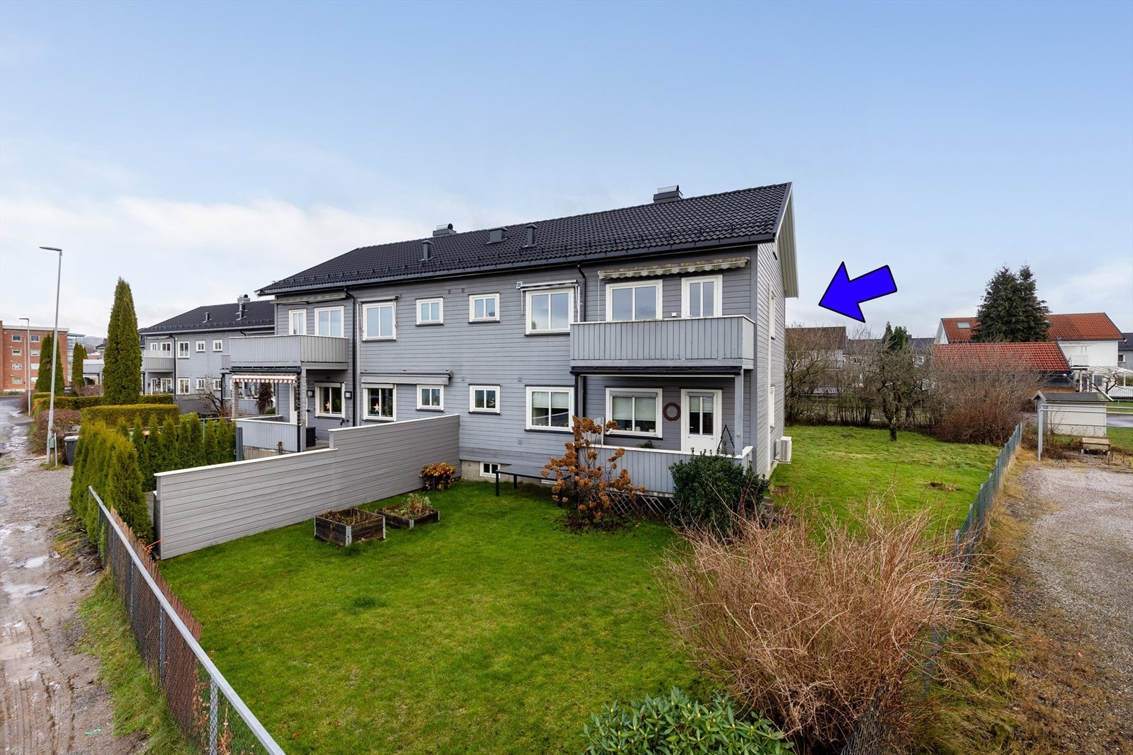 Boligen ligger fint og sentralt til i 2. etasje på Gimsøy tilknyttet Gimsøy I borettslag. Fra boligen er det nærhet til skoler og barnehager, Herkules kjøpesenter og flere dagligvarebutikker, samt idrettsanlegg og flotte turområder ved Skien Fritidspark. Galleribilde