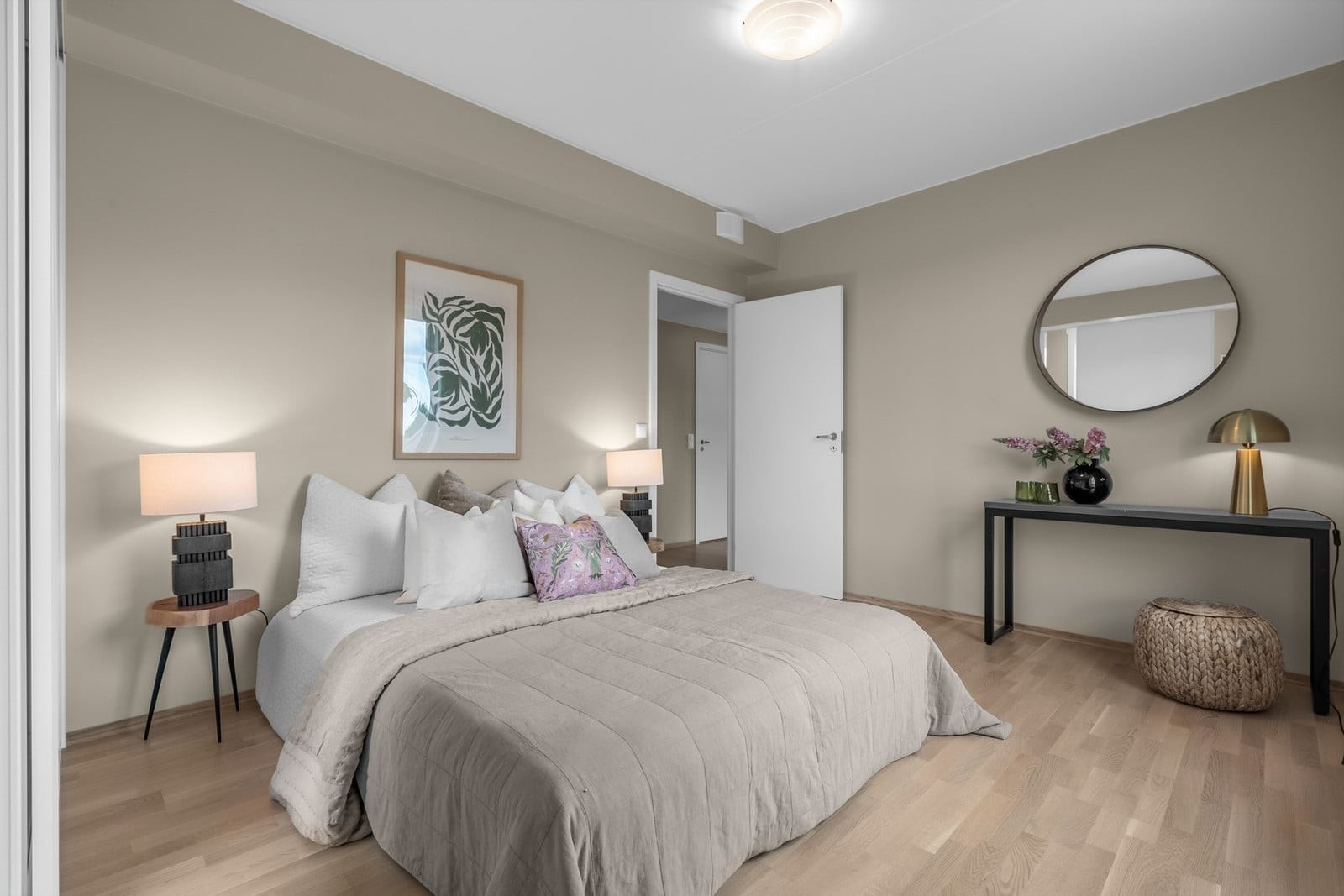 Soverom to Galleribilde