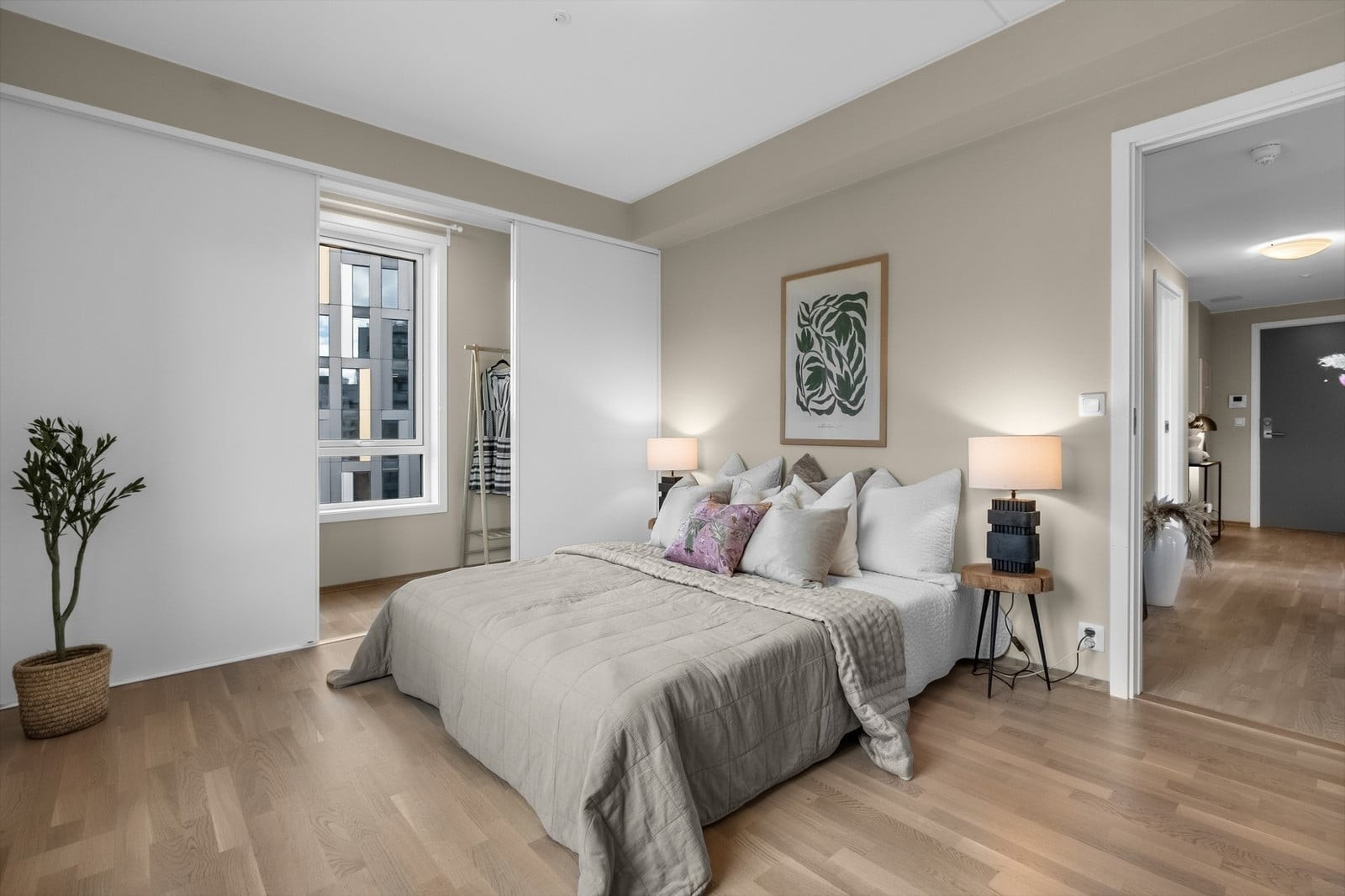 Soverom to Galleribilde