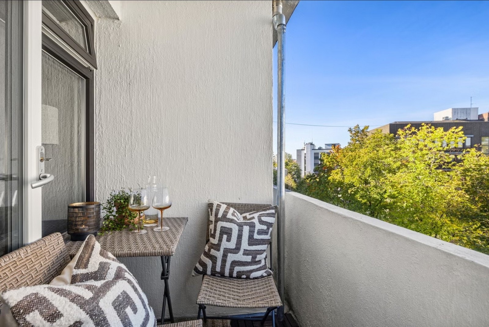 Fra stuen er det utgang til en fin balkong Galleribilde