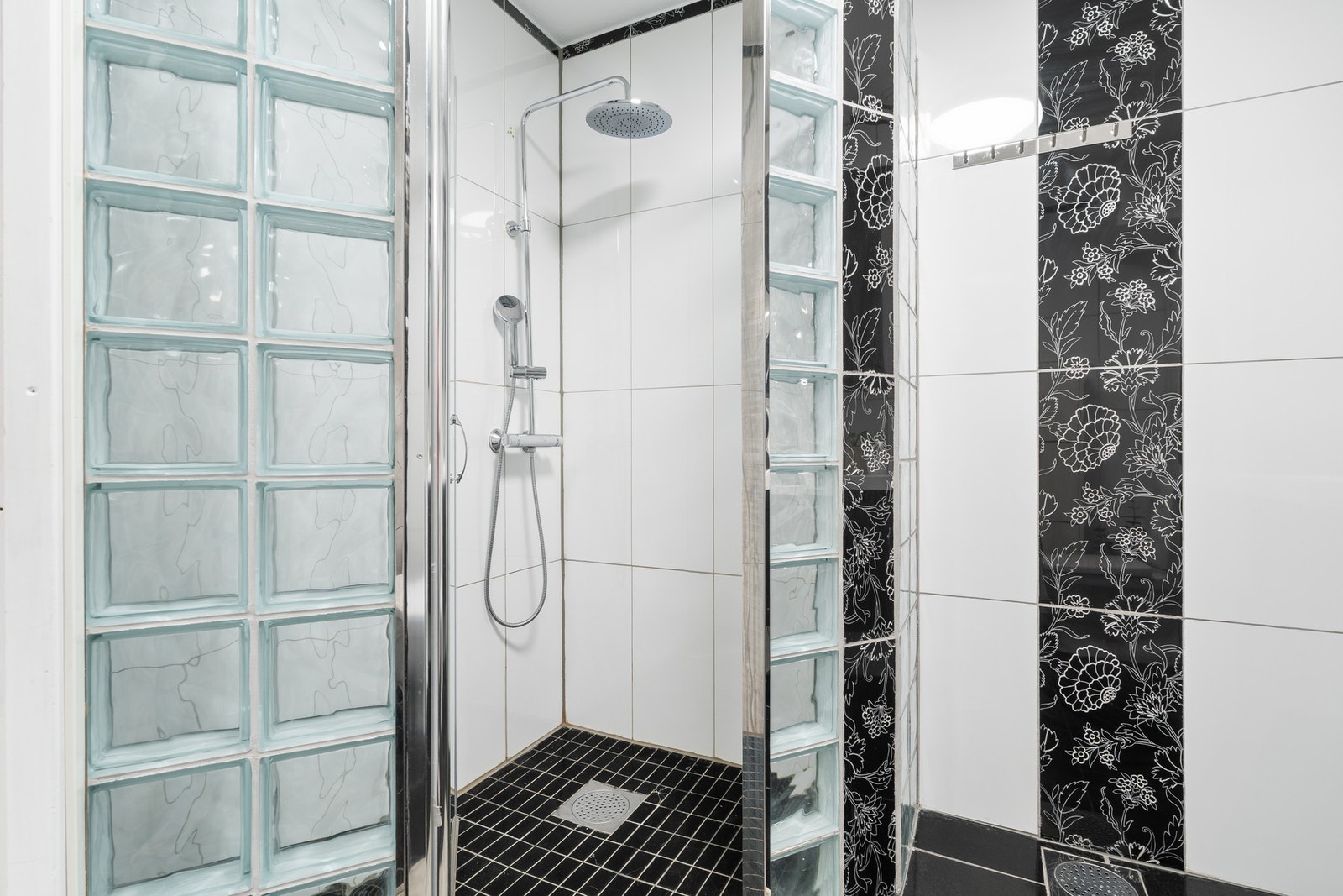 Badet er utvidet fra sin opprinnelige størrelse og er på 5,5 kvm. Galleribilde