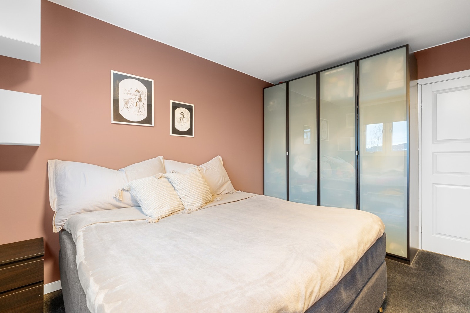 Garderobeskapene med følger i handelen. Galleribilde