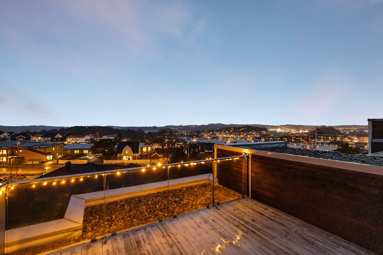 Imponerende takterrasse - et av boligens virkelige høydepunkter. Galleribilde