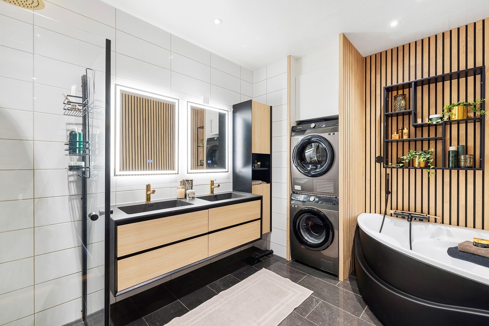 Meget lekker bad med alt du trenger for en god start på dagen. Galleribilde