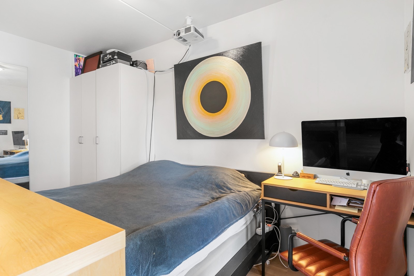 Soverom med garderobeskap. Galleribilde