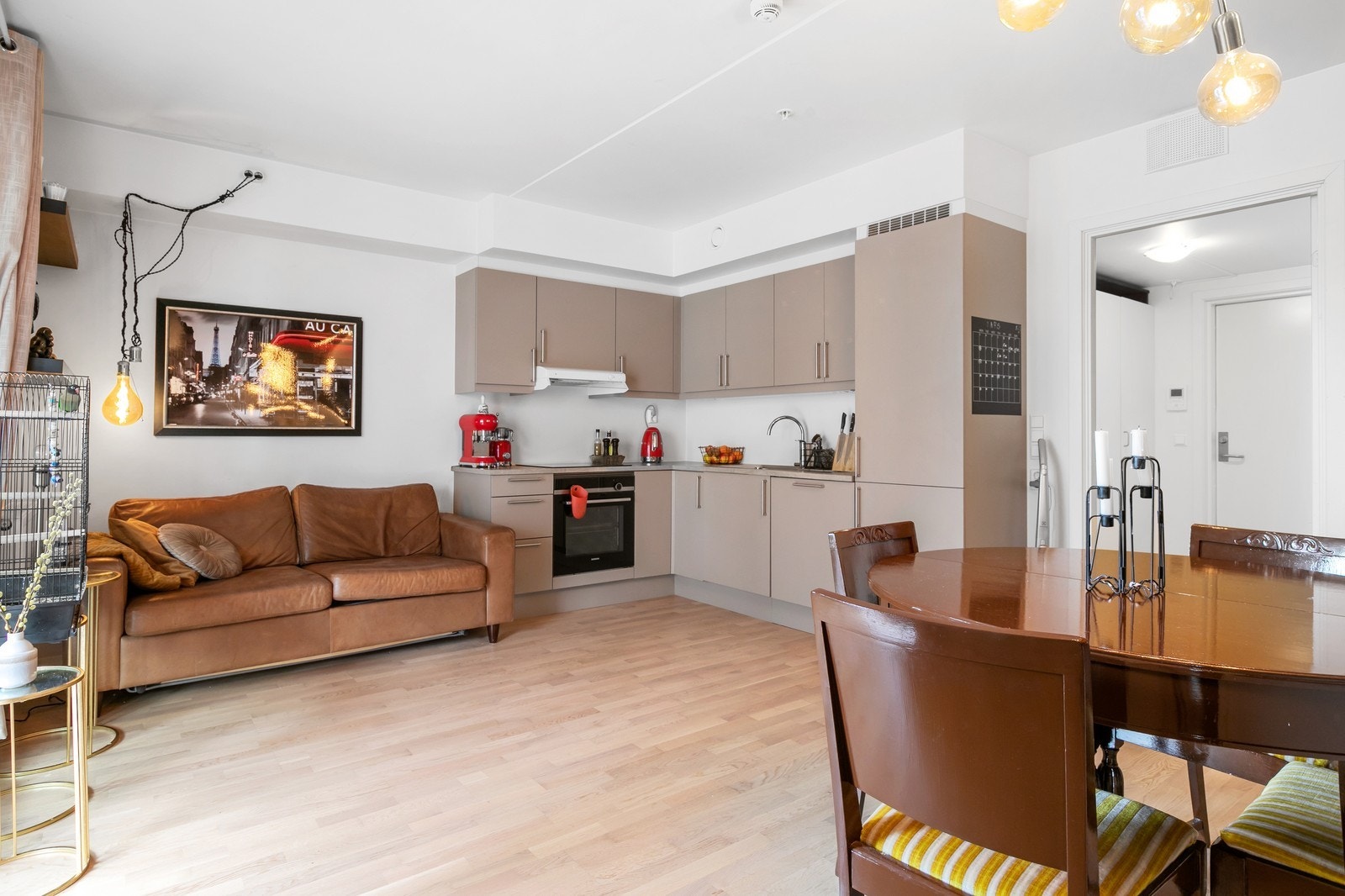 Åpen stue kjøkkenløsning. Galleribilde