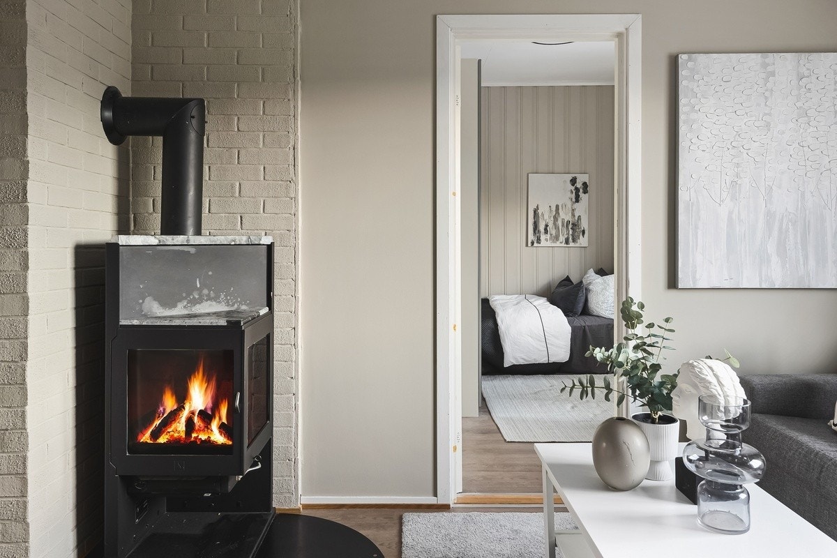 Leiligheten har gjennomgående høy standard med store vinduer som gir mye lysinnslipp og stor takhøyde. Galleribilde