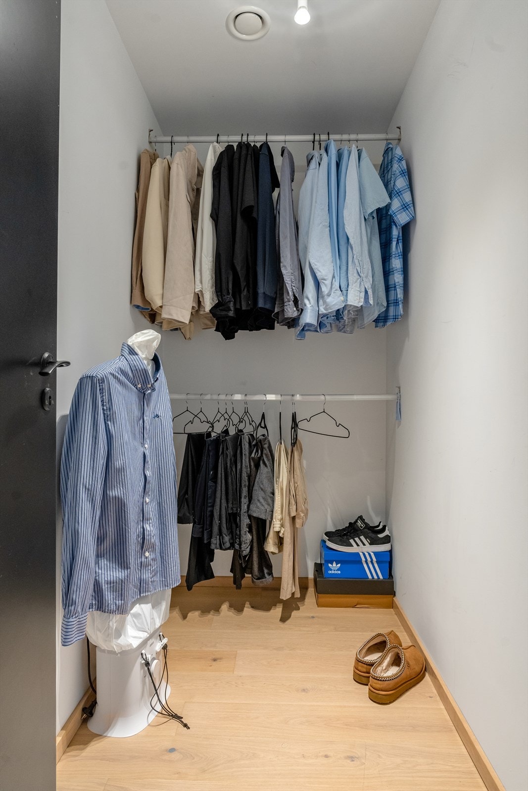 Praktisk bod til oppbevaring Galleribilde